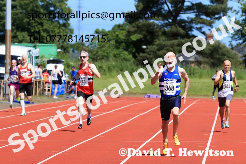 Mens 400 metres, 2024 NE Masters Track and Field Champs., Monkton Stadium, Jarrow.  Photo: David T. Hewitson/Sports for All Pics
